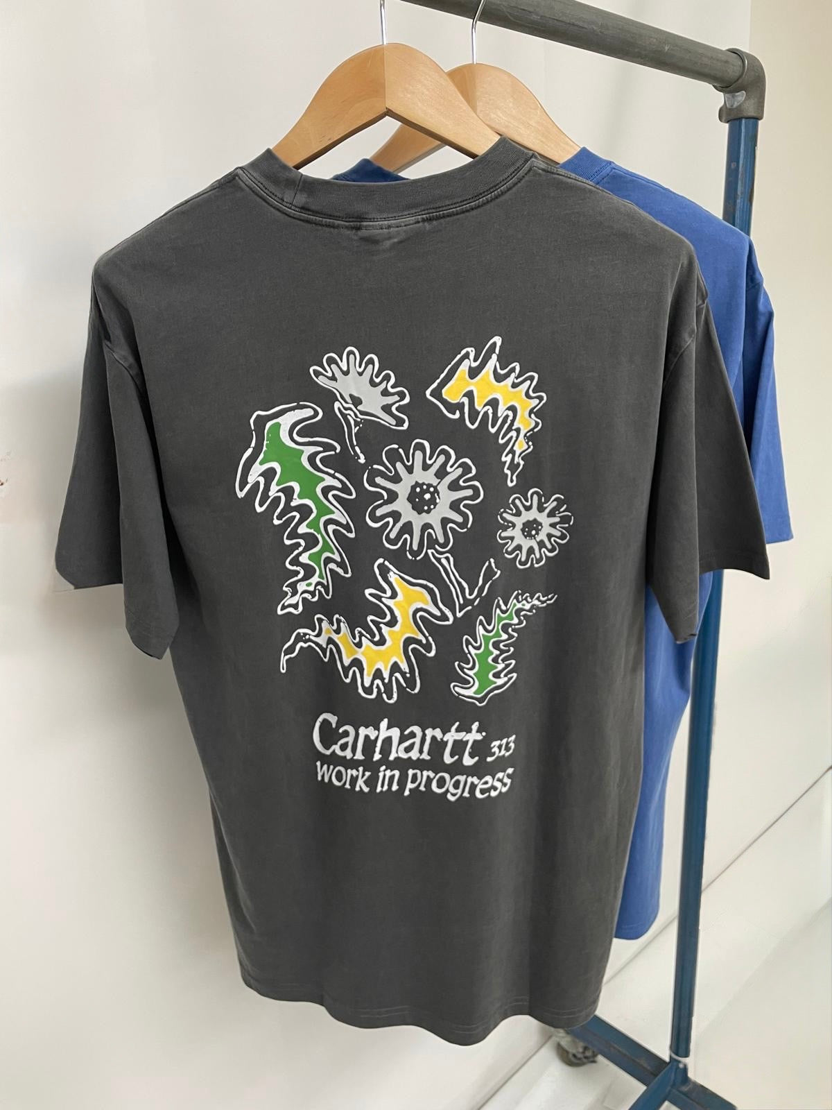 Ex ‘Carhartt’ Men’s T-Shirt -11 designs.
